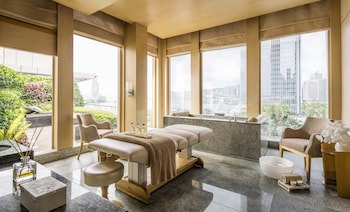Four Seasons Hotel Hong Kong