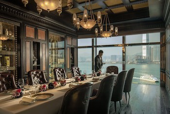 Four Seasons Hotel Hong Kong