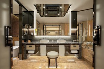 Four Seasons Hotel Hong Kong