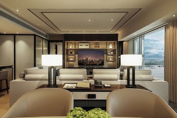 Four Seasons Hotel Hong Kong