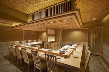 Four Seasons Hotel Hong Kong