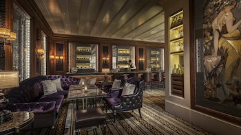 Four Seasons Hotel Hong Kong