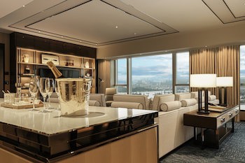 Four Seasons Hotel Hong Kong