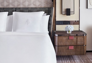 Four Seasons Hotel Hong Kong