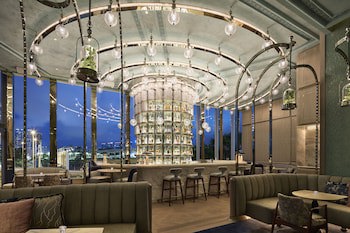 Four Seasons Hotel Hong Kong