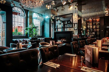 Angel's Share Hotel