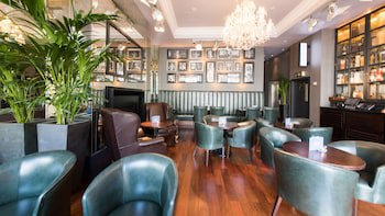 Angel's Share Hotel