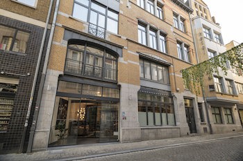 Alma Grand Place Hotel