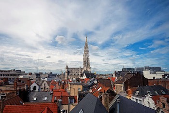 Alma Grand Place Hotel