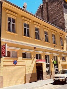 Easy Star Hotel