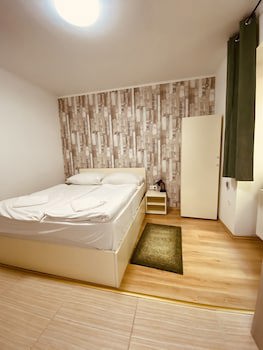 Easy Star Hotel