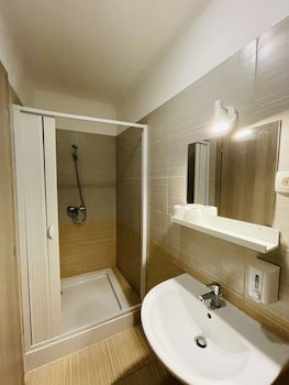 Easy Star Hotel