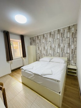 Easy Star Hotel