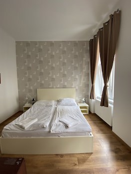 Easy Star Hotel