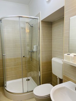 Easy Star Hotel