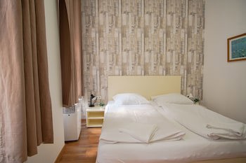 Easy Star Hotel
