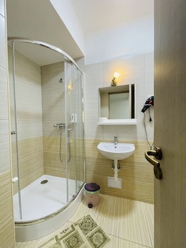 Easy Star Hotel