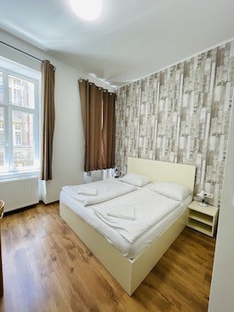 Easy Star Hotel