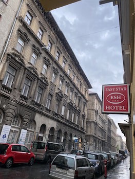 Easy Star Hotel