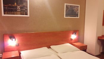 Easy Star Hotel