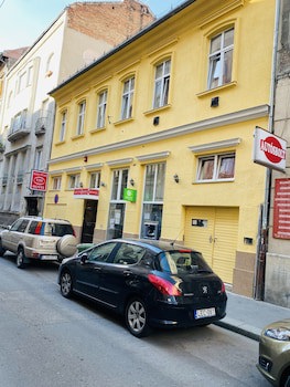 Easy Star Hotel