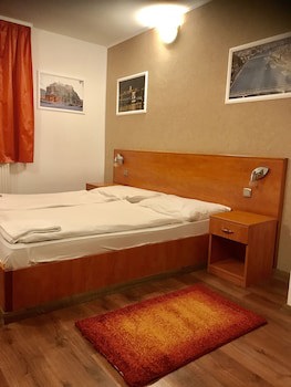 Easy Star Hotel