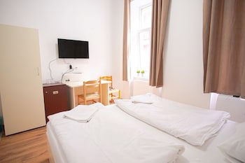 Easy Star Hotel