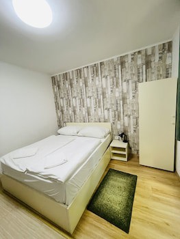 Easy Star Hotel