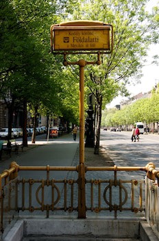 Easy Star Hotel