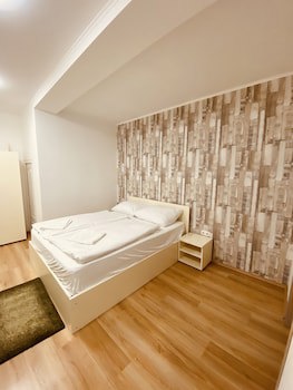 Easy Star Hotel