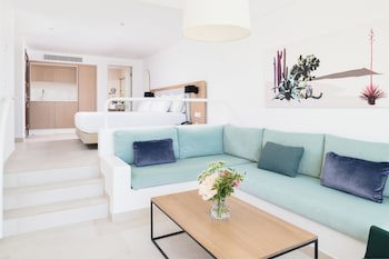 Plus Fariones Suite Hotel