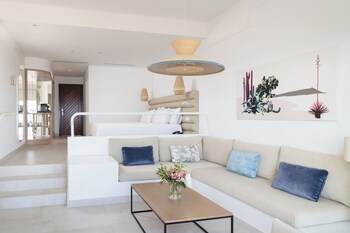 Plus Fariones Suite Hotel