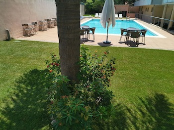 La Fontaine Hotel