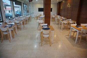 La Fontaine Hotel
