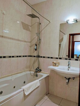 La Fontaine Hotel