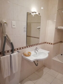 La Fontaine Hotel