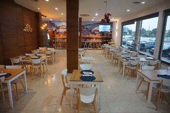 La Fontaine Hotel