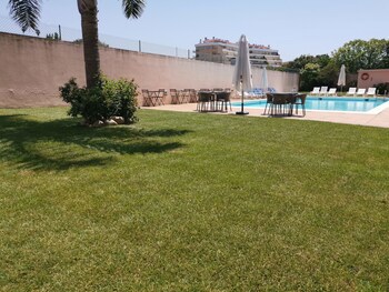 La Fontaine Hotel