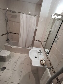 La Fontaine Hotel