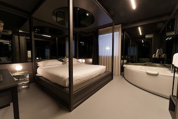 The Aries Hotel fotoğrafı
