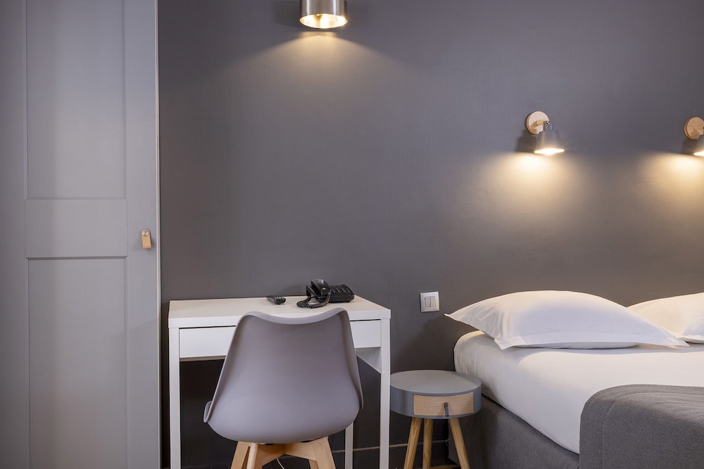 Hotel Paris Legendre