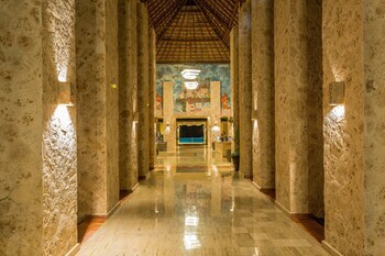 Grand Palladium White Sand Resort & Spa All Inclusive