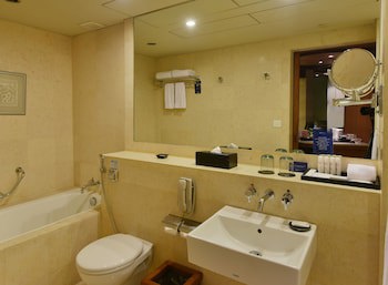 Radisson Blu Dhaka Water Garden