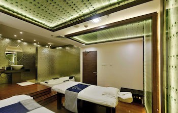 Radisson Blu Dhaka Water Garden