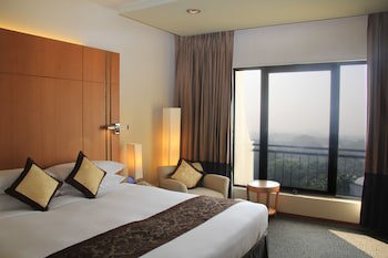 Radisson Blu Dhaka Water Garden