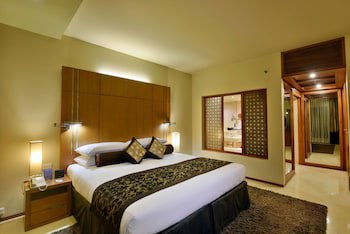 Radisson Blu Dhaka Water Garden