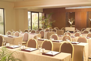 Radisson Blu Dhaka Water Garden
