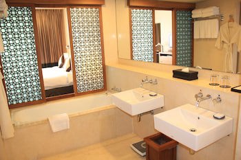 Radisson Blu Dhaka Water Garden