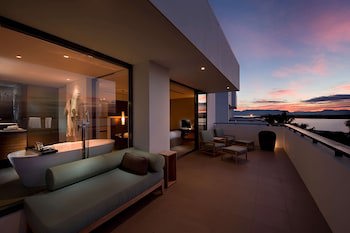 Hilton Fiji Beach Resort And Spa