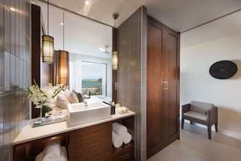 Hilton Fiji Beach Resort And Spa